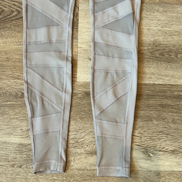 Lululemon Wunder Under pant high rise tech mesh 28” - Picture 5 of 14